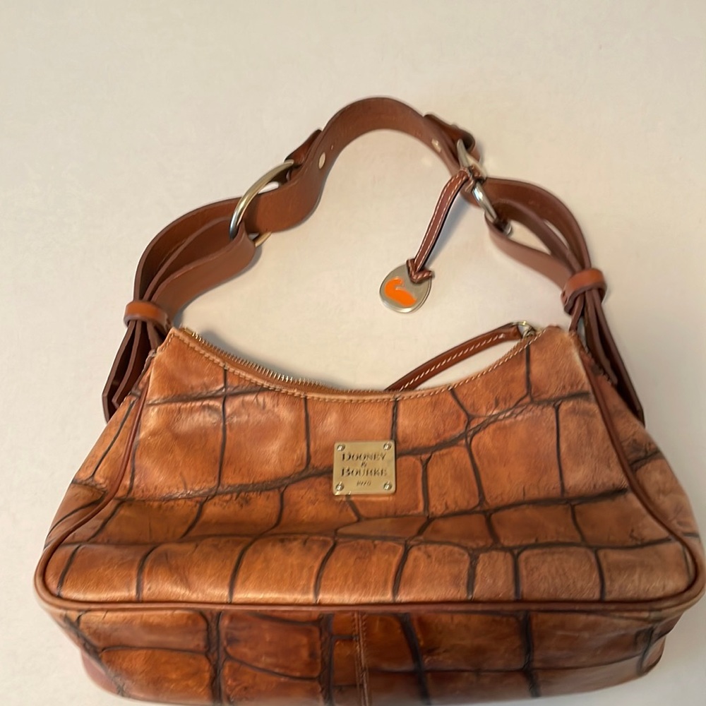 Medium Dooney & Bourke purse 👜